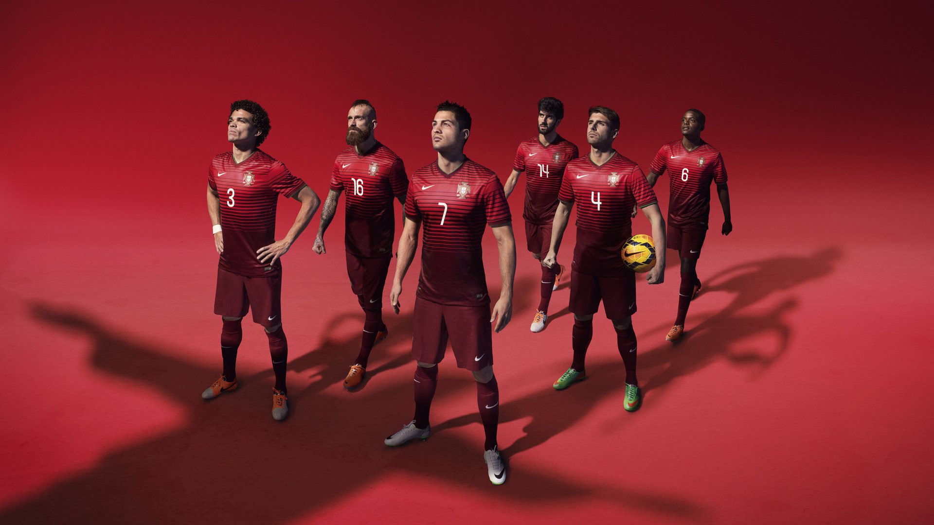 中场球员横向移动距离是否影响球队换边质量，中场球员多用什么阵型